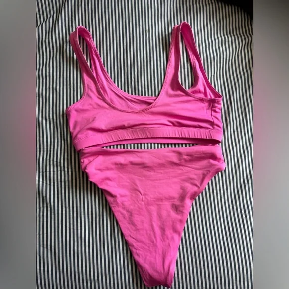 SKIMS Vibrant Pink Bikini Set - Picture 2 of 9